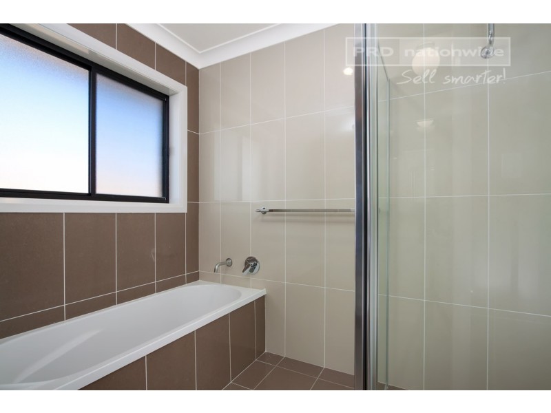 5 Watson Boulevard, Lloyd NSW 2650