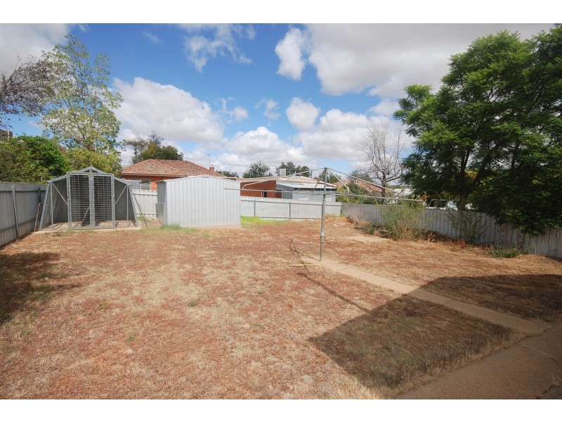 55 Phillip Avenue, Mount Austin NSW 2650