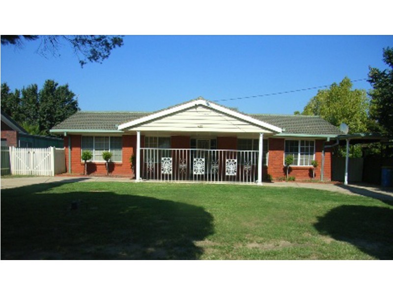 432 Lake Albert Road, Lake Albert NSW 2650