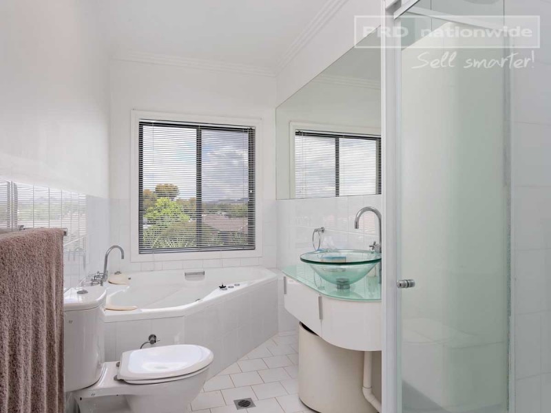 42 Stirling Boulevard, Tatton NSW 2650