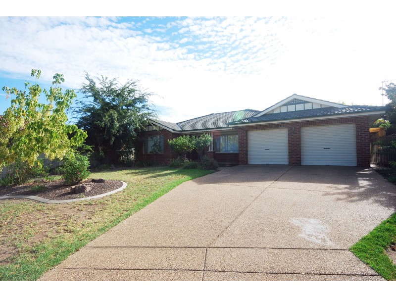 24 Kimberley Drive, Tatton NSW 2650
