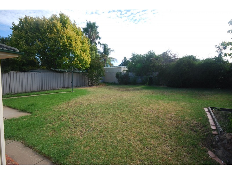 24 Kimberley Drive, Tatton NSW 2650