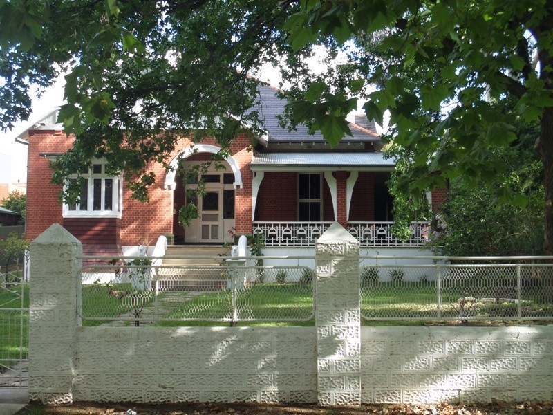 60 Gurwood Street, Wagga Wagga NSW 2650