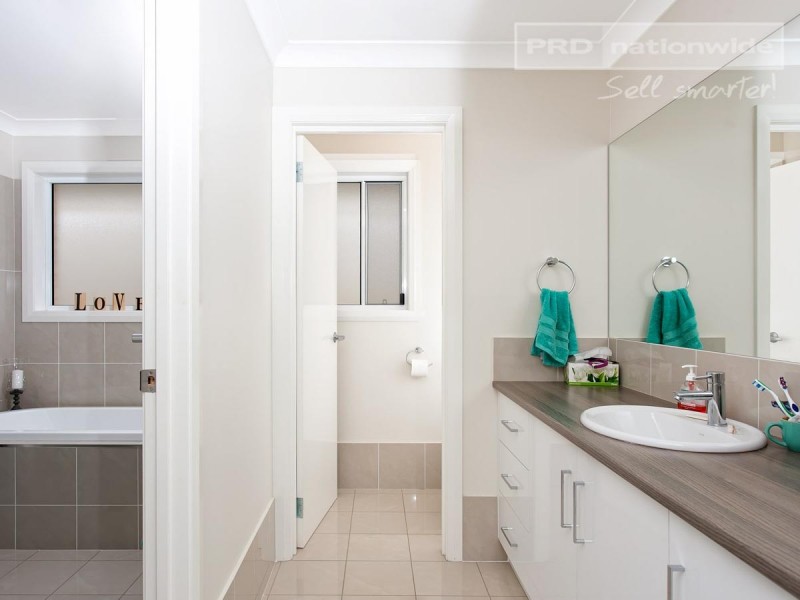 1/30 Osterley Street, Bourkelands NSW 2650