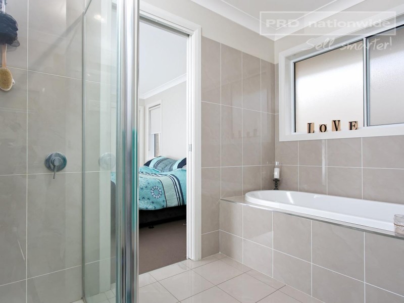 1/30 Osterley Street, Bourkelands NSW 2650