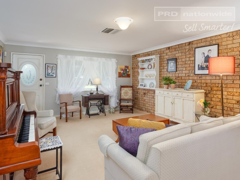 8 Goborra Street, Glenfield Park NSW 2650