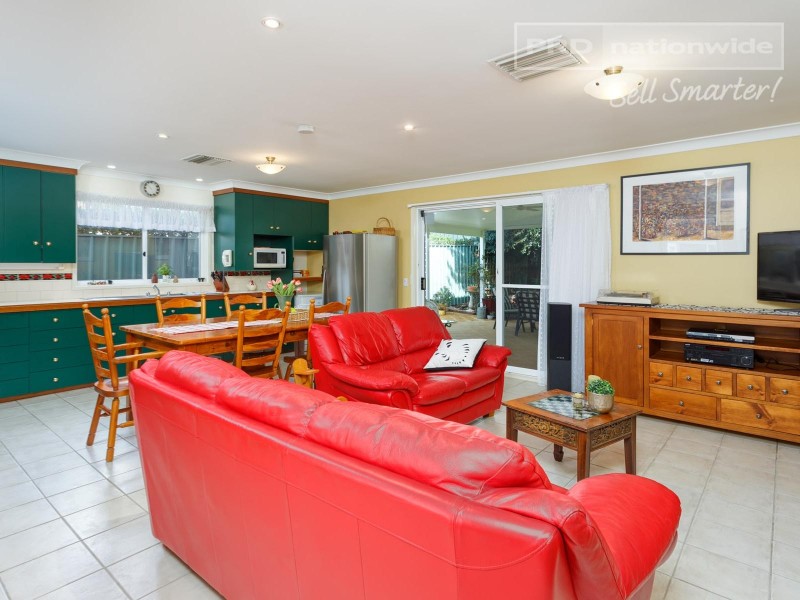8 Goborra Street, Glenfield Park NSW 2650