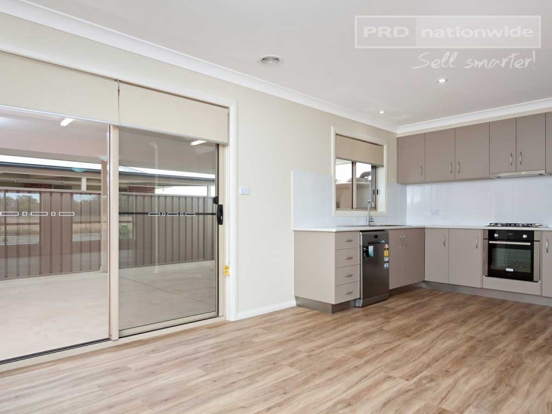 1/6 Trumper Street, Boorooma NSW 2650