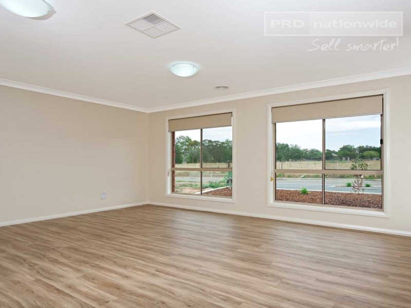 1/6 Trumper Street, Boorooma NSW 2650