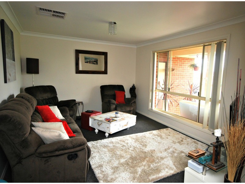 24 Paldi Crescent, Glenfield Park NSW 2650