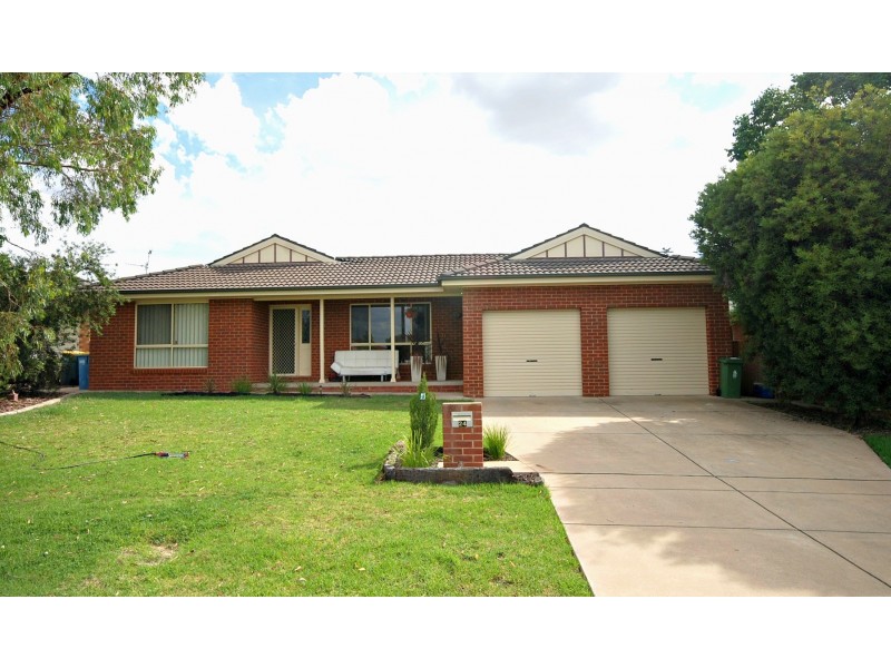 24 Paldi Crescent, Glenfield Park NSW 2650
