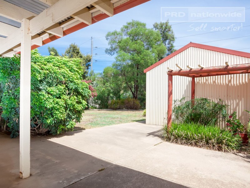 22 Adjin Street, Mount Austin NSW 2650