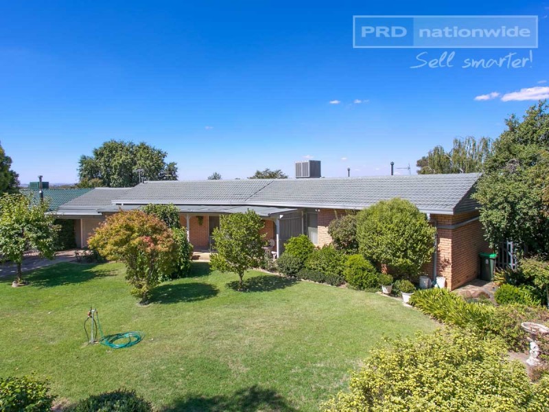 11 Dalkeith Avenue, Lake Albert NSW 2650
