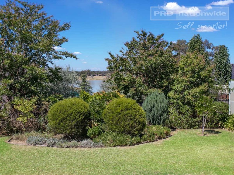 11 Dalkeith Avenue, Lake Albert NSW 2650