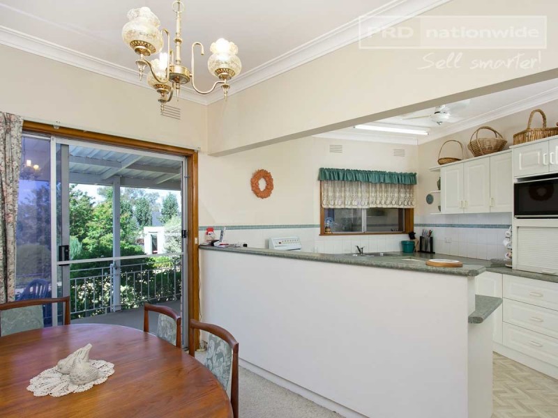 11 Dalkeith Avenue, Lake Albert NSW 2650