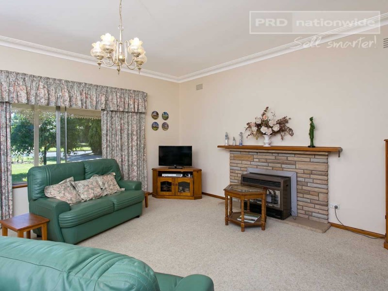 11 Dalkeith Avenue, Lake Albert NSW 2650