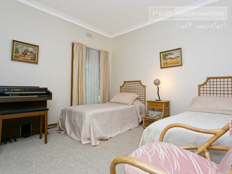 11 Dalkeith Avenue, Lake Albert NSW 2650