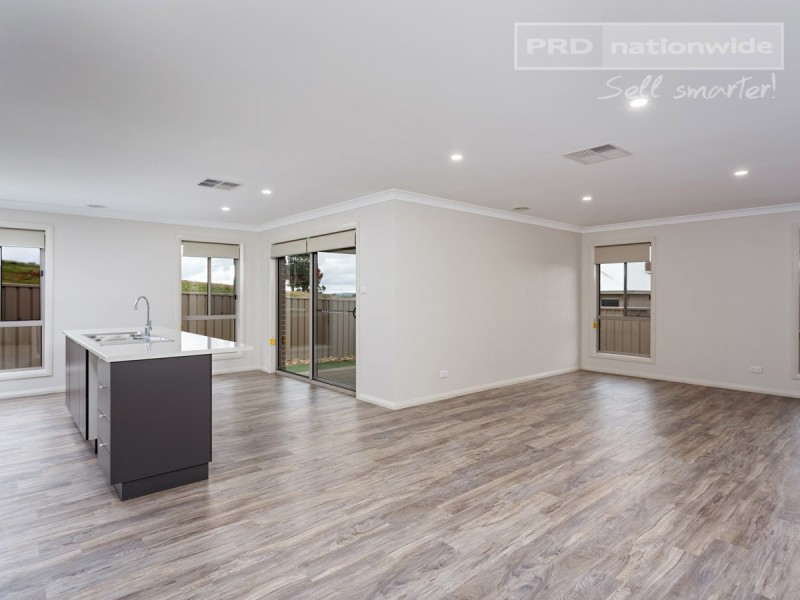 8 Tingwell Place, Lloyd NSW 2650