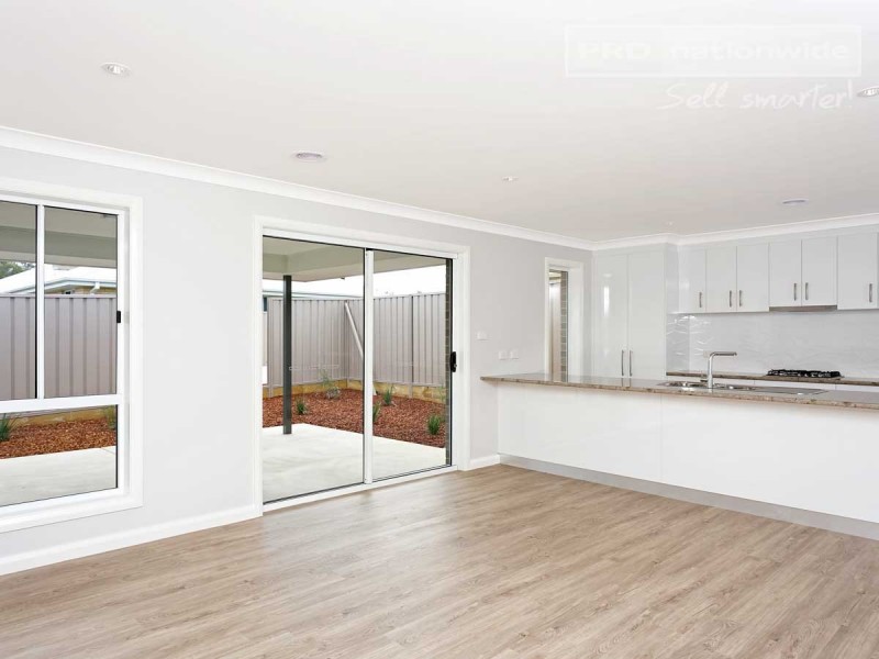 1/42 Breasley Crescent, Boorooma NSW 2650