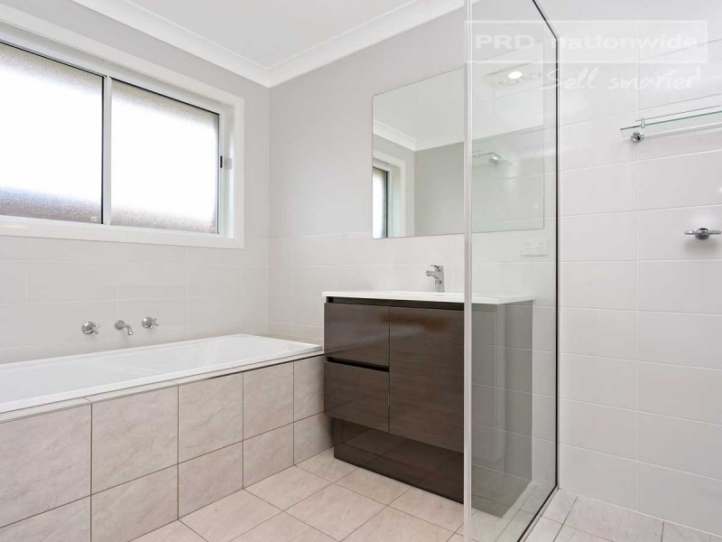 1/42 Breasley Crescent, Boorooma NSW 2650