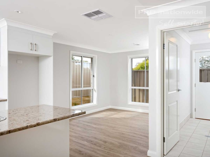 1/42 Breasley Crescent, Boorooma NSW 2650