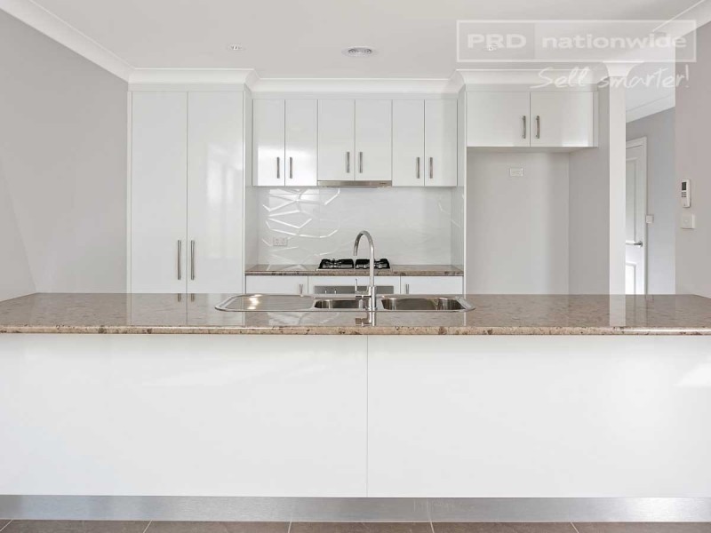 2/42 Breasley Crescent, Boorooma NSW 2650