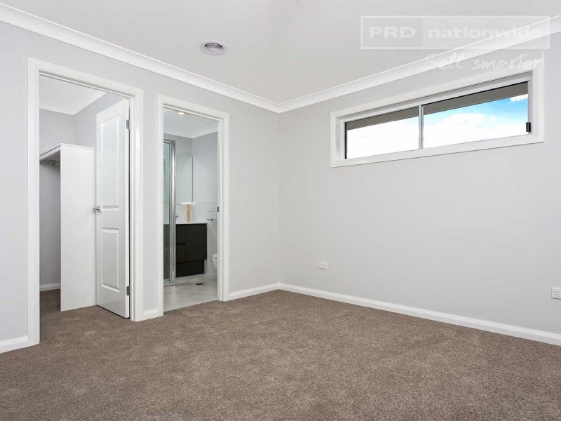 2/42 Breasley Crescent, Boorooma NSW 2650