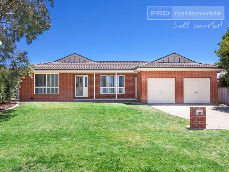 24 Paldi Crescent, Glenfield Park NSW 2650