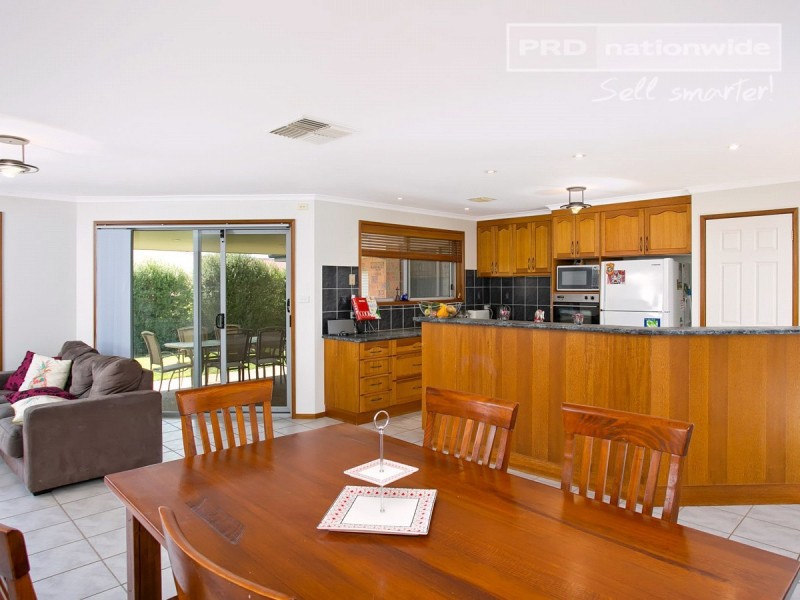 114 Kaloona Drive, Bourkelands NSW 2650