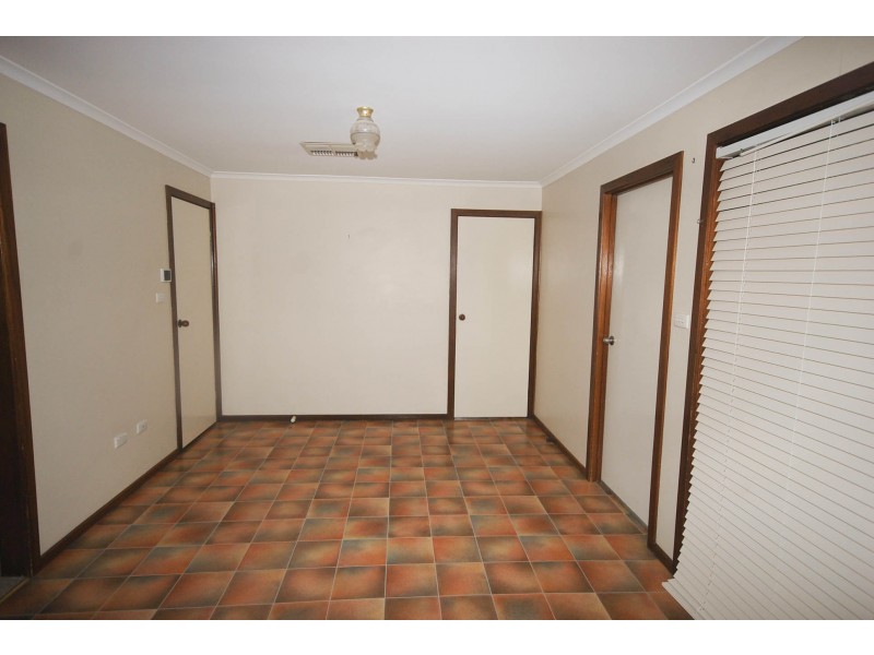 9 Incarnie Crescent, Wagga Wagga NSW 2650