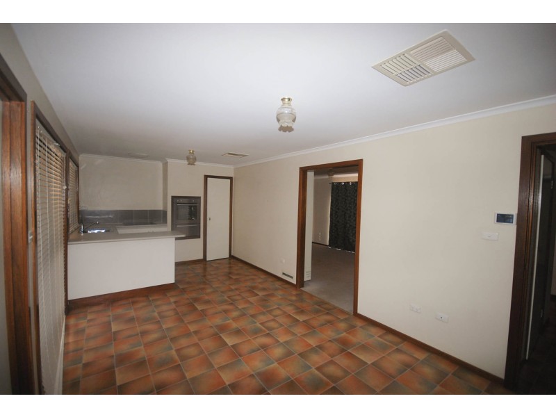 9 Incarnie Crescent, Wagga Wagga NSW 2650