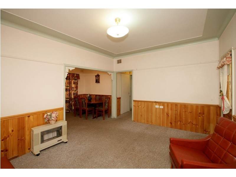 16 McDonough Avenue, Mount Austin NSW 2650