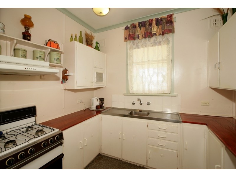 16 McDonough Avenue, Mount Austin NSW 2650