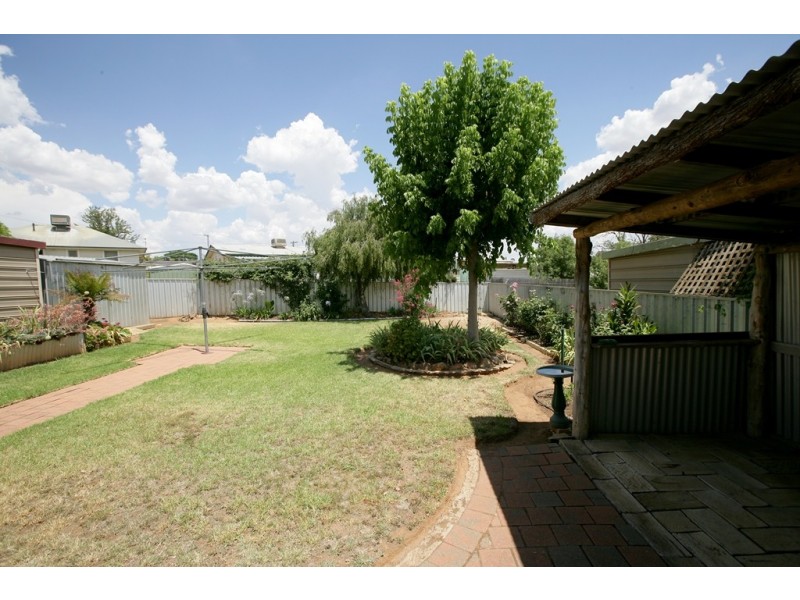 16 McDonough Avenue, Mount Austin NSW 2650