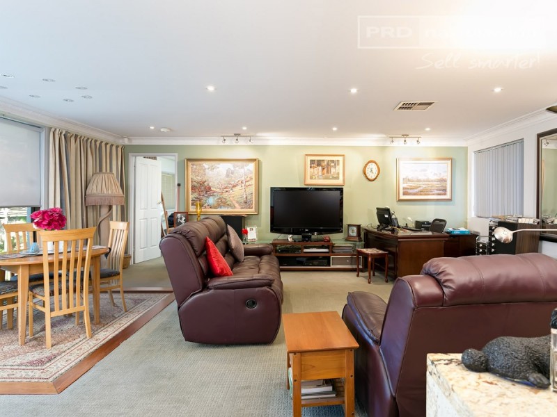 9 Dalkeith Avenue, Lake Albert NSW 2650