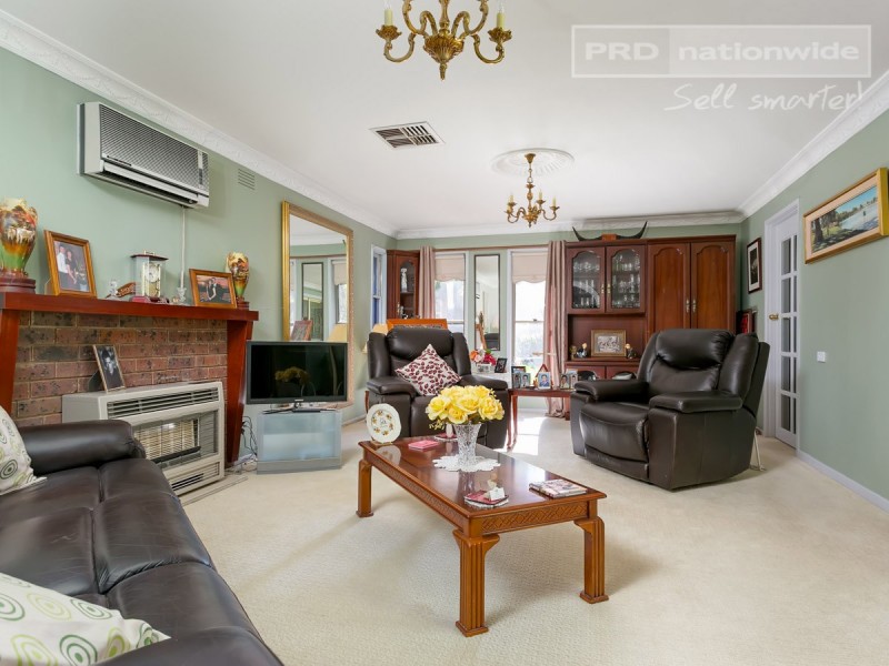 9 Dalkeith Avenue, Lake Albert NSW 2650