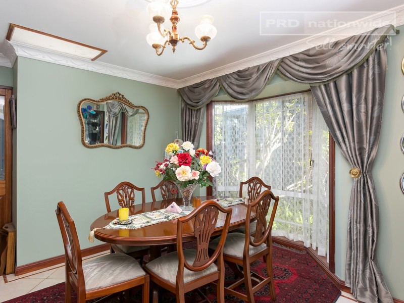 9 Dalkeith Avenue, Lake Albert NSW 2650