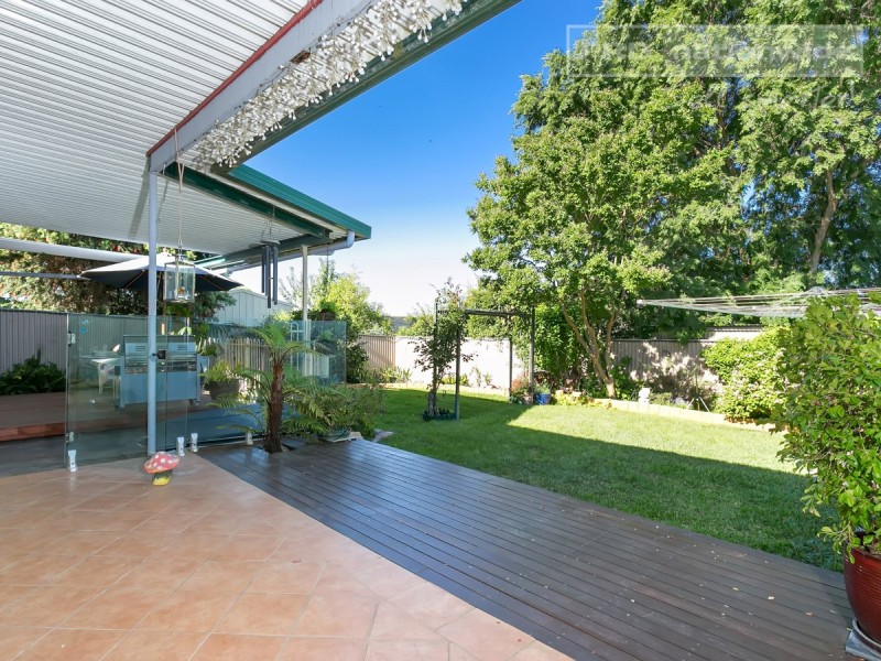 9 Dalkeith Avenue, Lake Albert NSW 2650