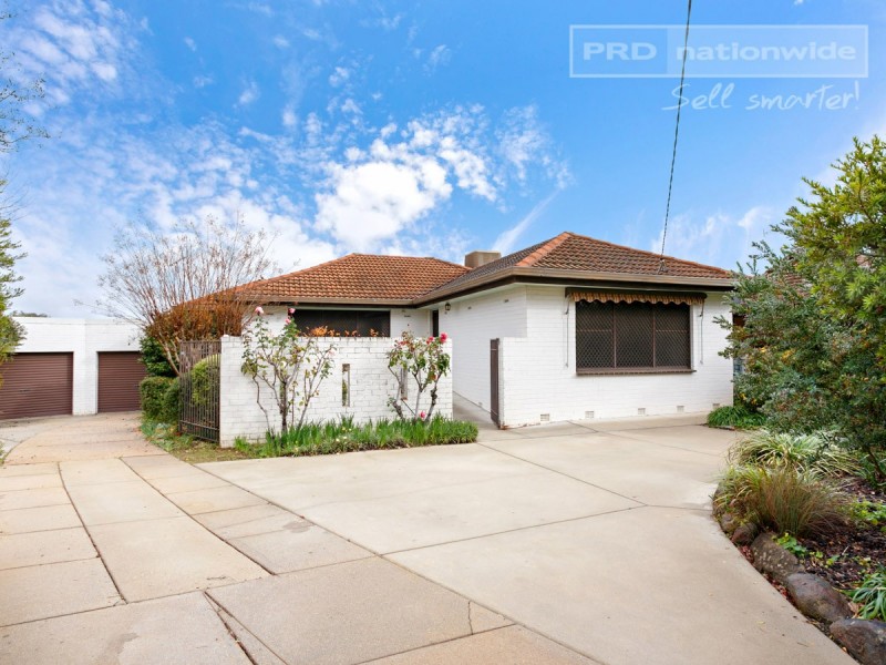 16 Cobb Street, Tolland NSW 2650