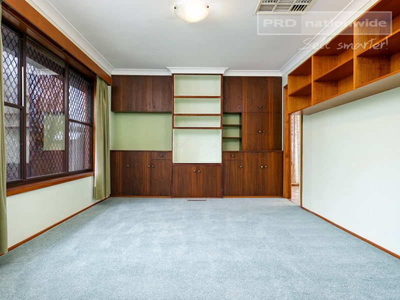 16 Cobb Street, Tolland NSW 2650