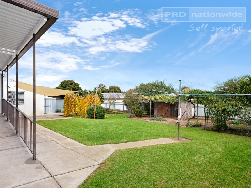 16 Cobb Street, Tolland NSW 2650
