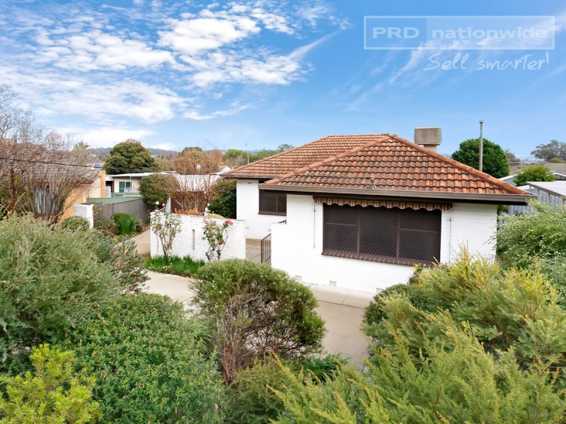 16 Cobb Street, Tolland NSW 2650