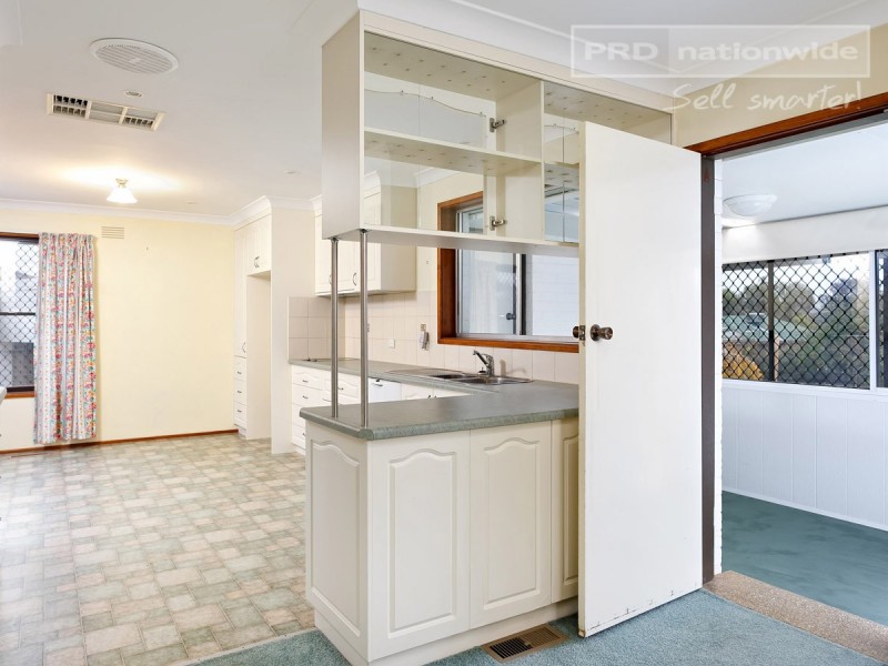 16 Cobb Street, Tolland NSW 2650