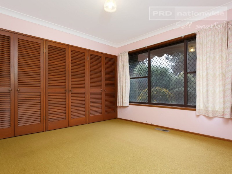 16 Cobb Street, Tolland NSW 2650