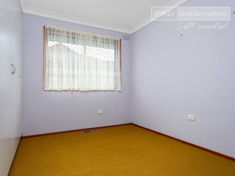 16 Cobb Street, Tolland NSW 2650