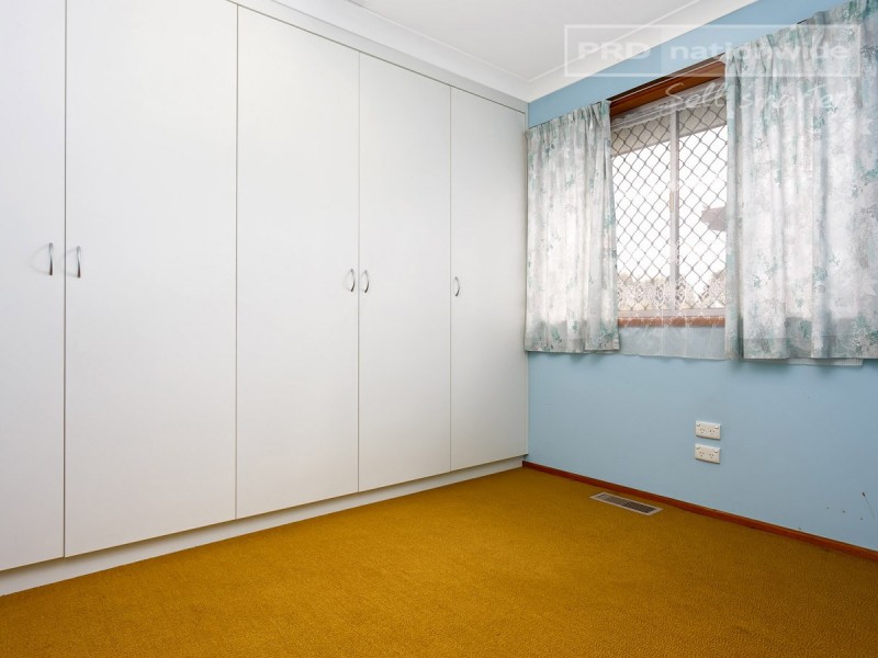16 Cobb Street, Tolland NSW 2650