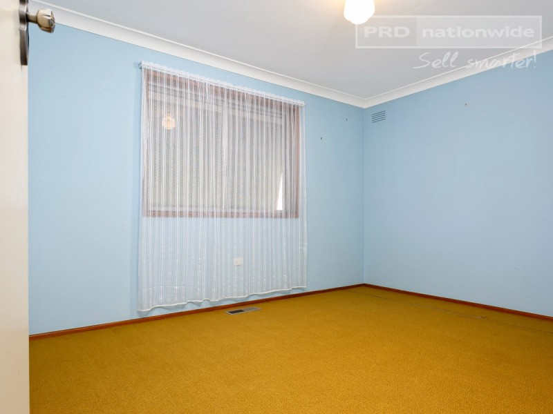 16 Cobb Street, Tolland NSW 2650