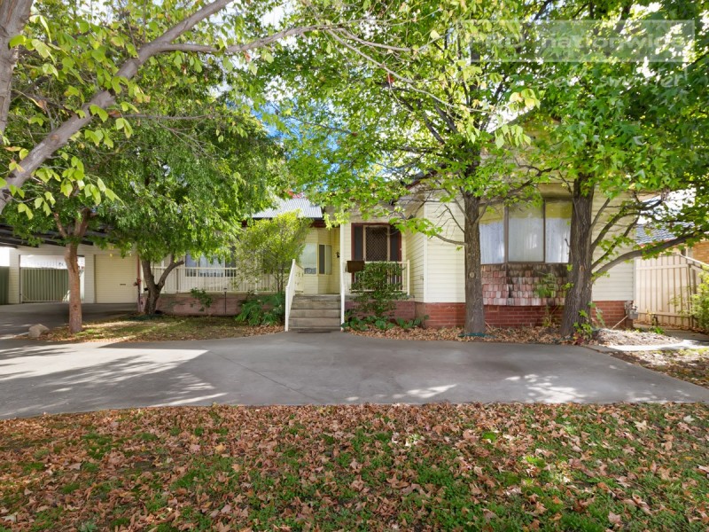 4 Plumpton Road, Kooringal NSW 2650