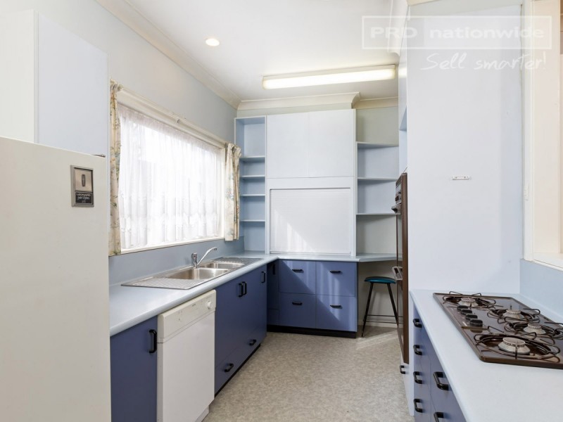 4 Plumpton Road, Kooringal NSW 2650