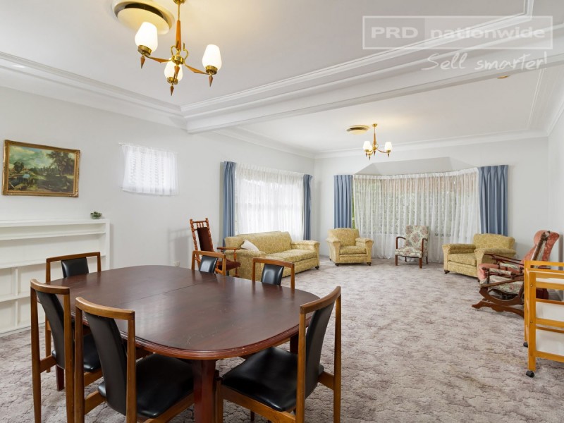 4 Plumpton Road, Kooringal NSW 2650